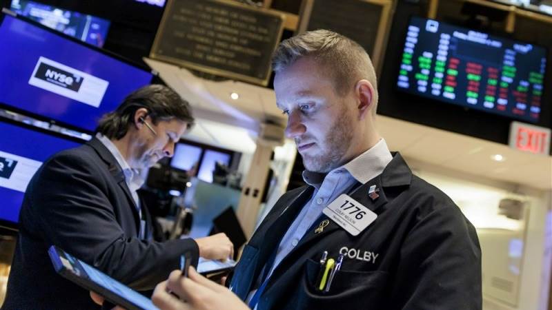 US turns to gains at open after earnings influx