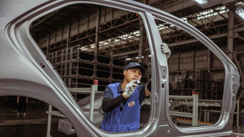 China’s manufacturing sector down in January