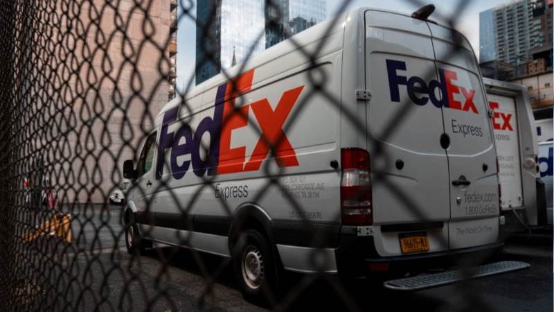 FedEx to cut 10% of jobs in leadership team