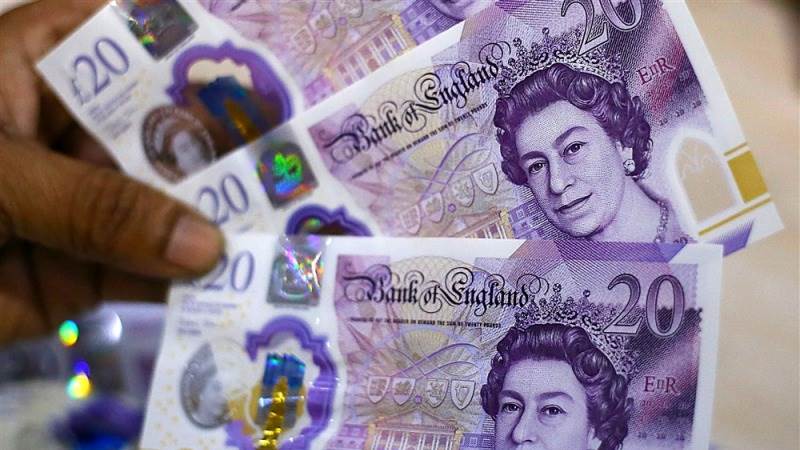 Pound at 4-month low vs. euro ahead of policy updates