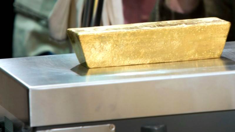 Gold down over 1.5% after rate hikes by BoE, ECB