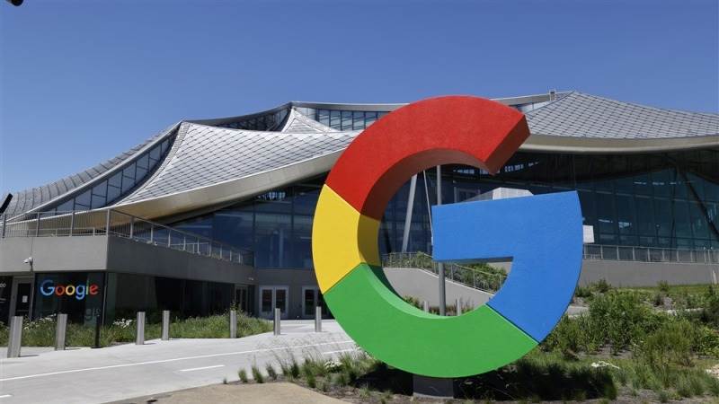 Alphabet: Q4 EPS down 31% to $1.05