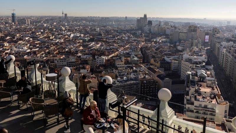 Eurozone business activity sees 1st growth since June