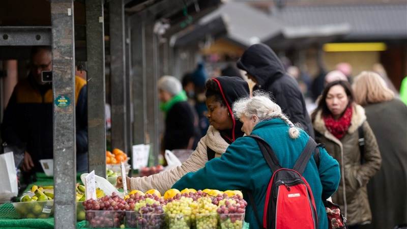 UK services PMI at two-year low in January