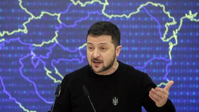 Zelensky thanks UK for training Ukrainian tank crews