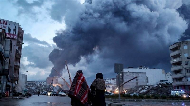 Blaze continues in Turkish Iskenderun port after earthquake