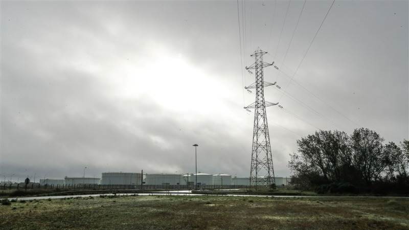 France’s power supplies drop amid pension strikes