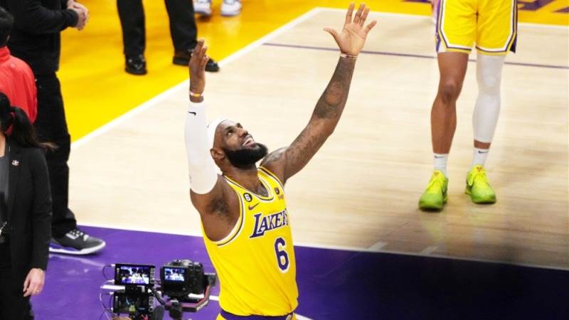 LeBron James becomes NBA’s all-time top scorer