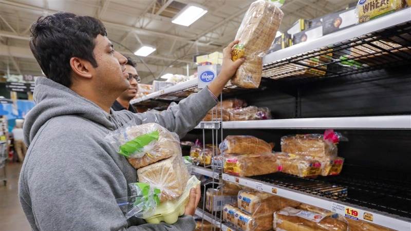 US consumer confidence improves in February