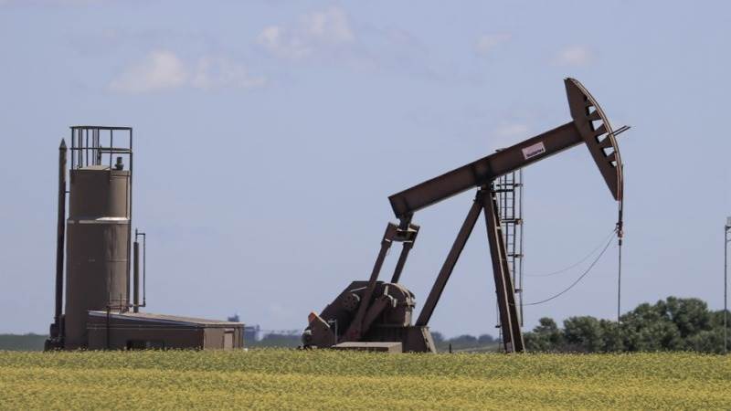 Oil down 1% as traders await US CPI numbers