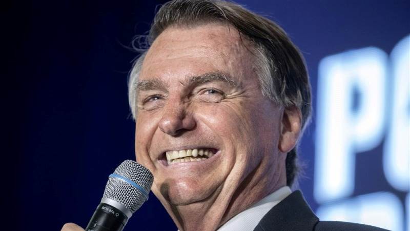 Bolsonaro says he will return to Brazil in March