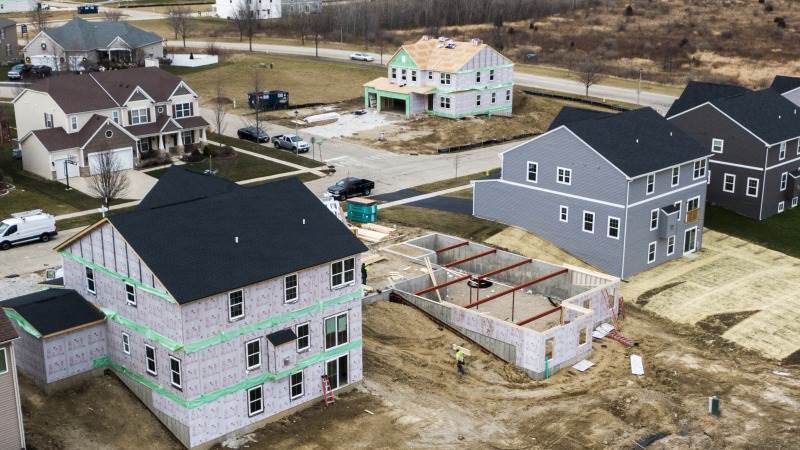 US builder confidence rises further in February