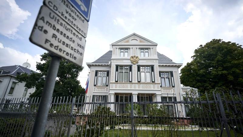 Netherlands ousts Russian diplomats, Moscow to respond