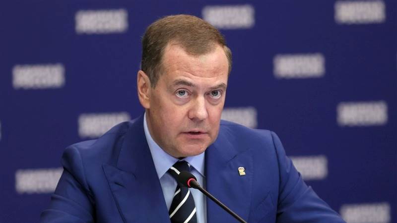 Medvedev: Russia has the right to defend itself with nuclear weapons