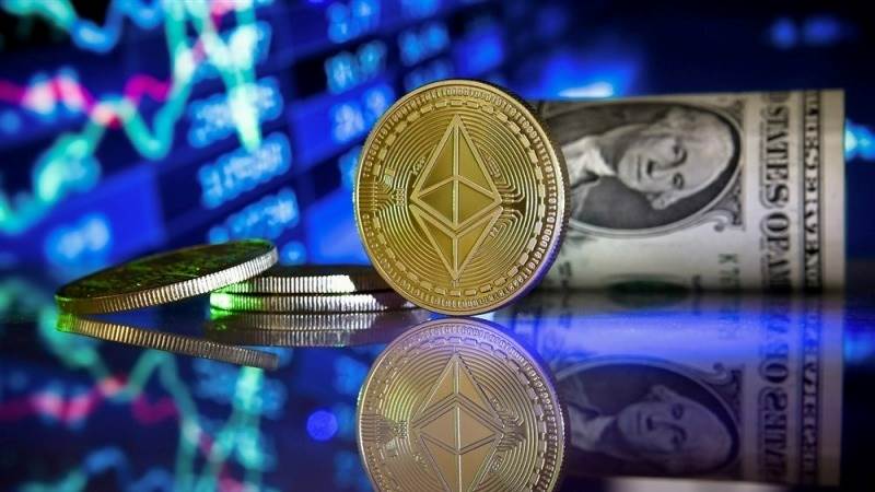 Cryptos fall in lockstep with Wall Street after PCE data