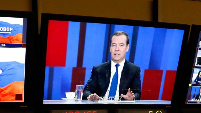 Medvedev: 50 counties trying to wipe Russia off the face of earth