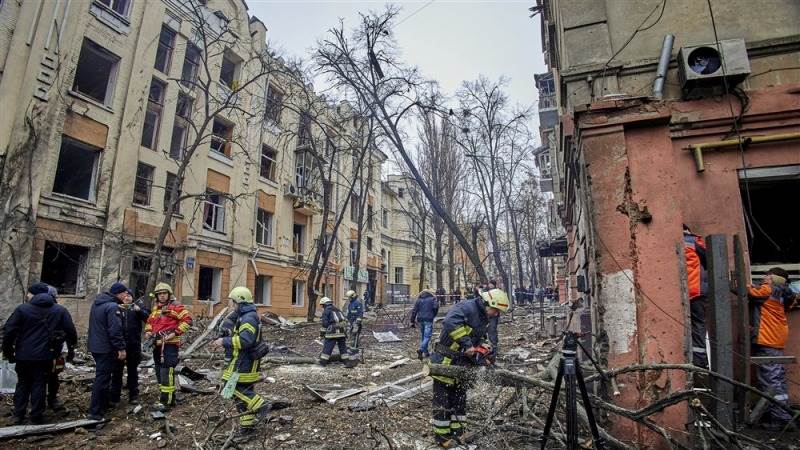 Explosions sound in Mariupol Saturday