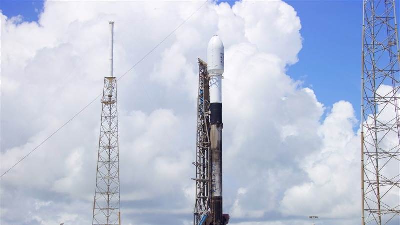 SpaceX launches another batch of satellites to orbit