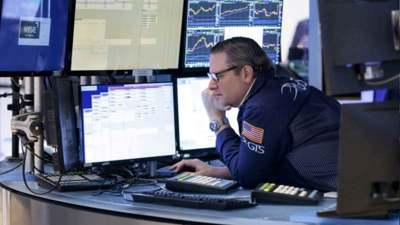 US markets mostly lower amid earnings, jobless claims