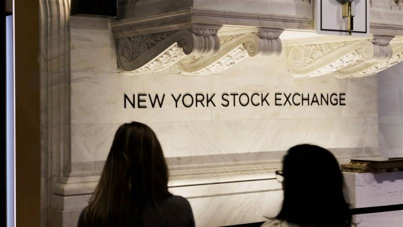 US closes with slight gains ahead of Powell’s speech