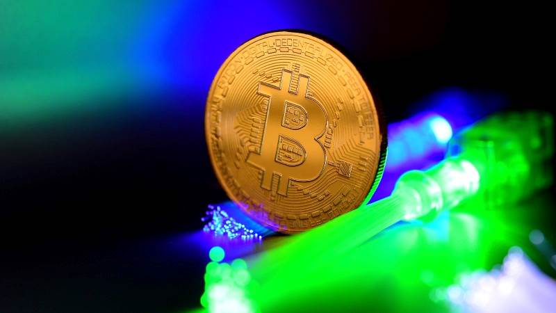 Bitcoin slumps 4% as Silvergate winds down ops