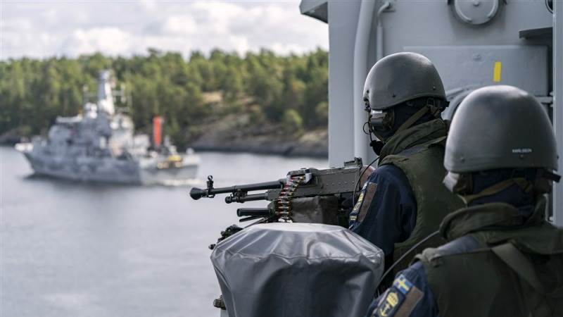 EU plans joint navy patrols to avert Russian threats