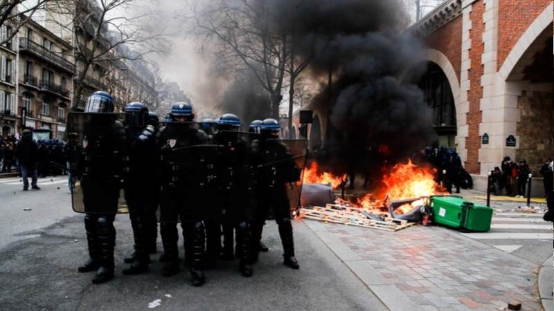 32 people arrested amid Paris protests