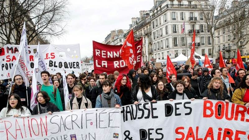 French Senate approves pensions reform