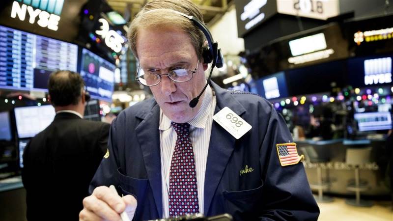 Dow sinks nearly 300 pts at close as bank crisis deepens