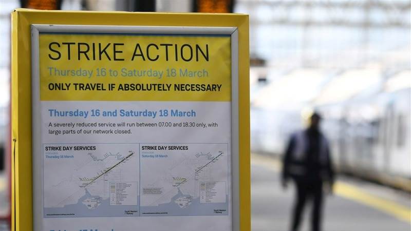 UK workers accept deal with Network Rail