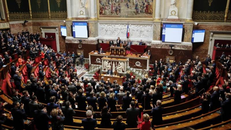 French gov’t survives no confidence vote