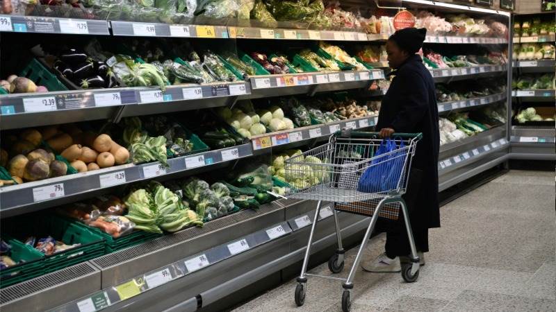 UK inflation up to 10.4% in February