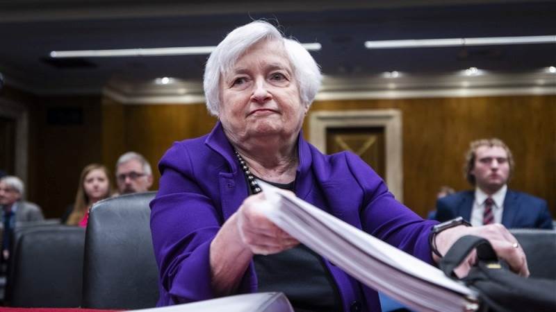 Yellen: US not considering insuring all uninsured bank deposits