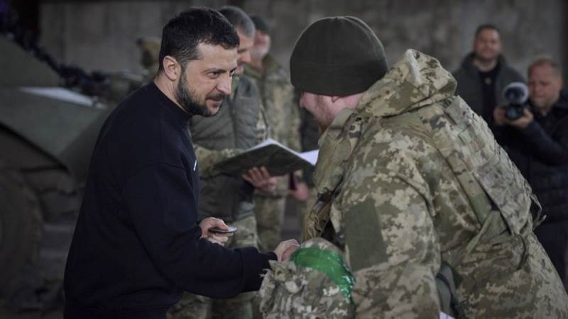 Zelensky visits Kherson, promises to rebuild