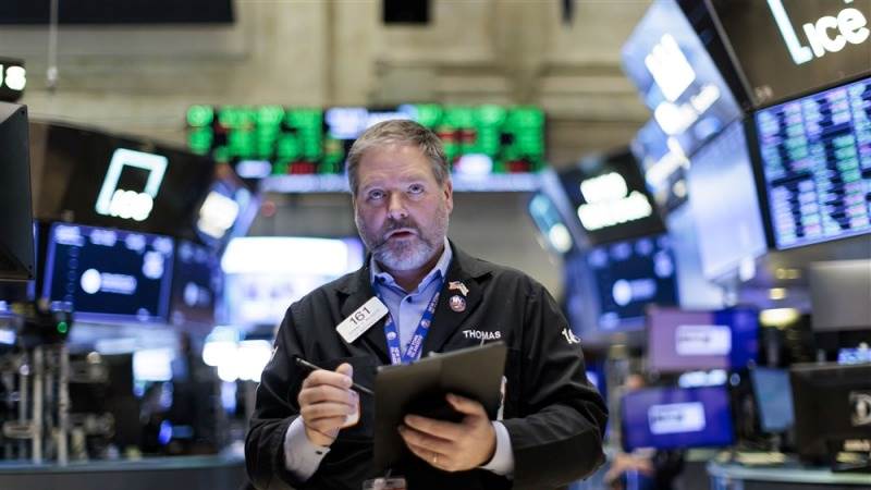 Dow gives up gains as optimism fades