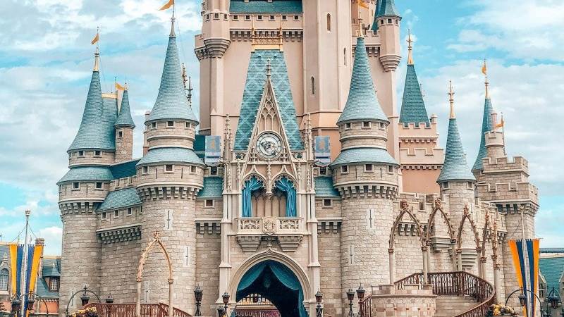 Disney accepts raising wages in Florida to $18 an hour