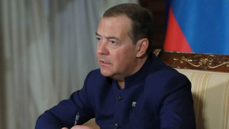 Medvedev calls Twitter ‘weapon of the enemy’