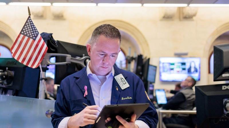 US closes higher as banking sector tensions ease