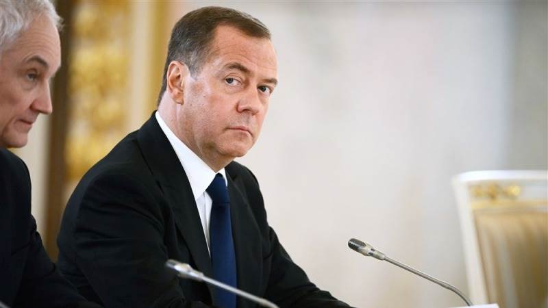 Medvedev: Russia needs larger army of recruits