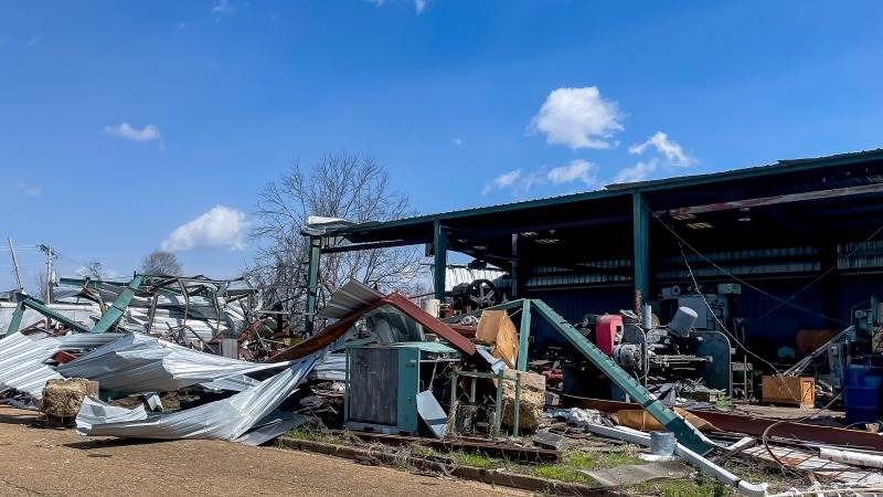 Tornado kills at least 26 in Mississippi, Alabama