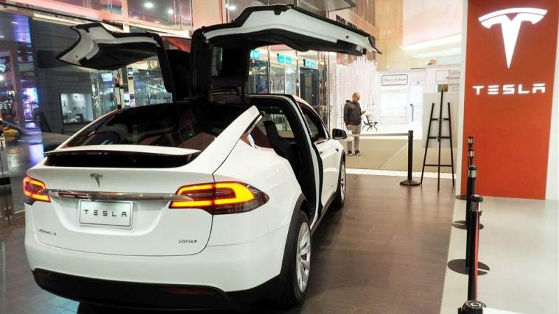 NHTSA probes Tesla Model X for front belt issues