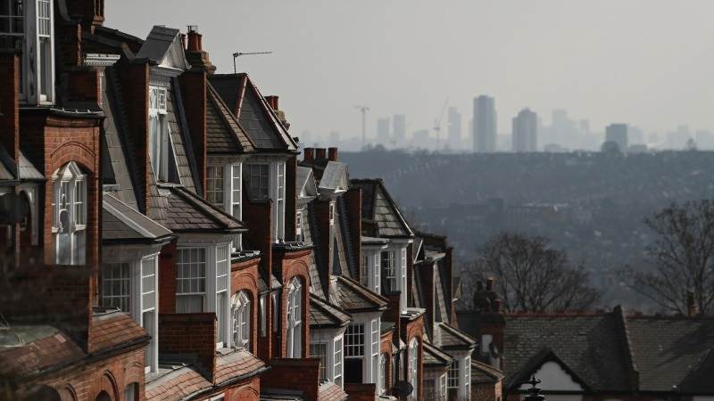 UK mortgage approvals up to 43,500 in February