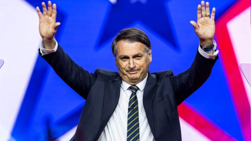 Bolsonaro lands in Brazil after 3 months in US