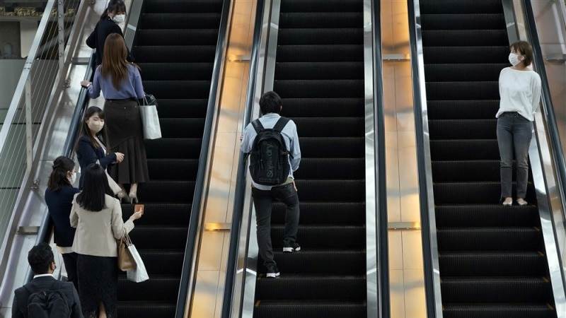 Japan unemployment rate up to 2.6% in February