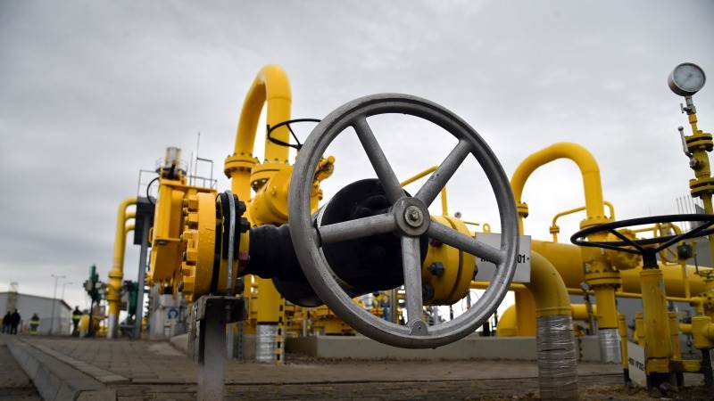 European gas rises amid cold weather, uncertainty