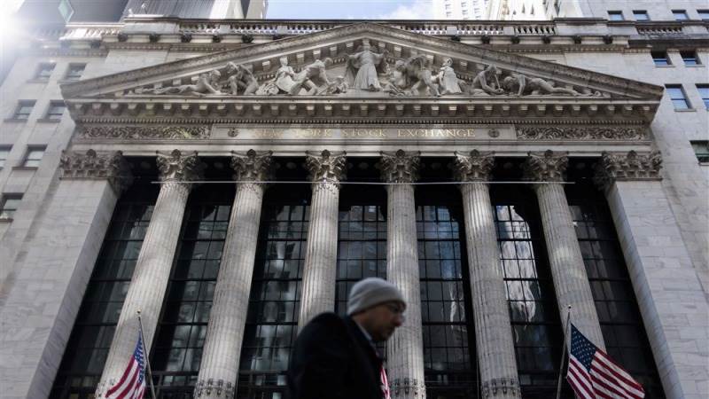 US closes with strong gains after PCE report