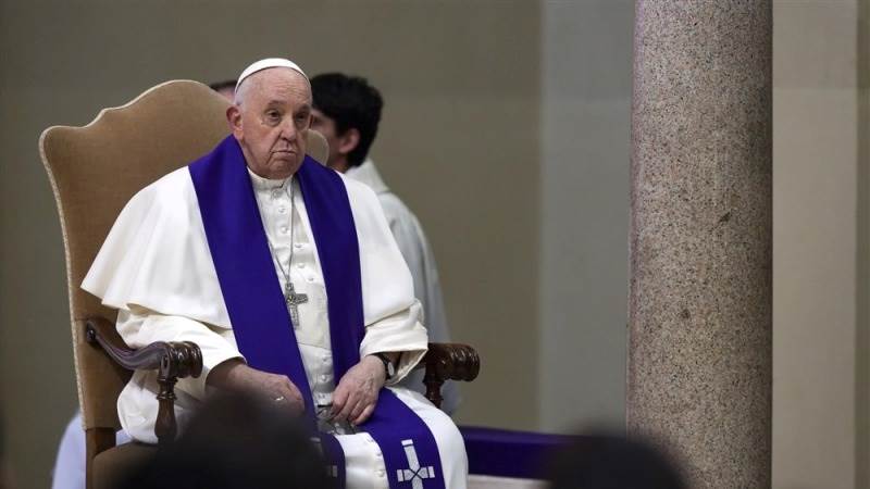 Pope Francis leaves hospital after treatment