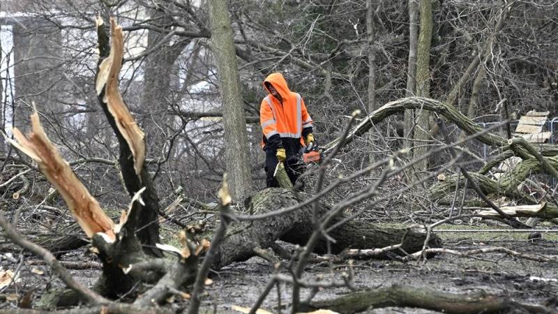 US tornadoes death toll rises to 18