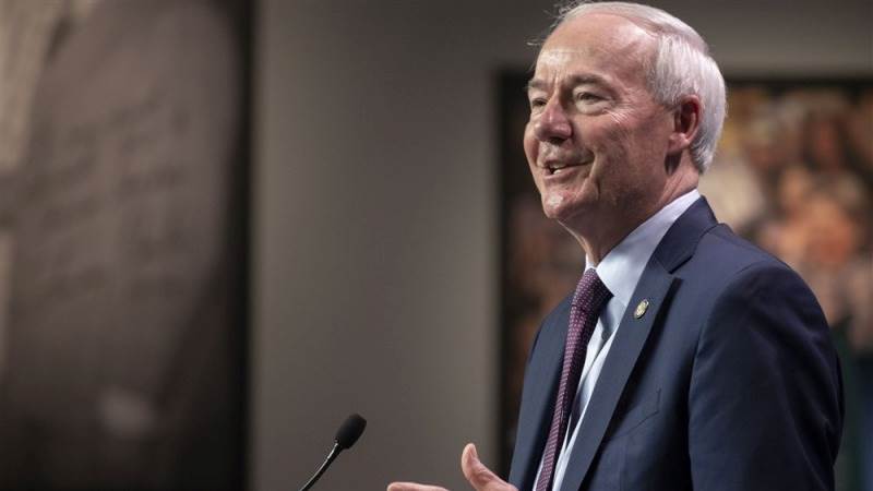 Ex-Arkansas gov to run for president in 2024