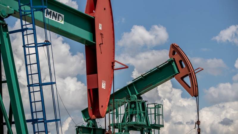 Oil prices rise 1% as war in Middle East rages